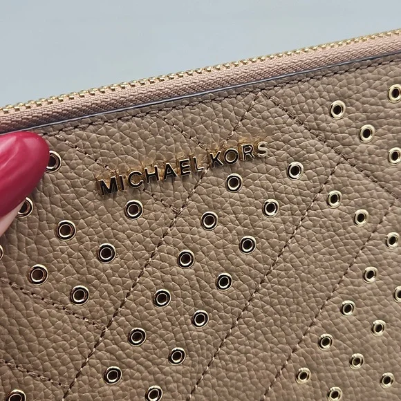 Michael Kors Bags Michael Kors Jet Set Travel XL Clutch - Picture 6 of 15